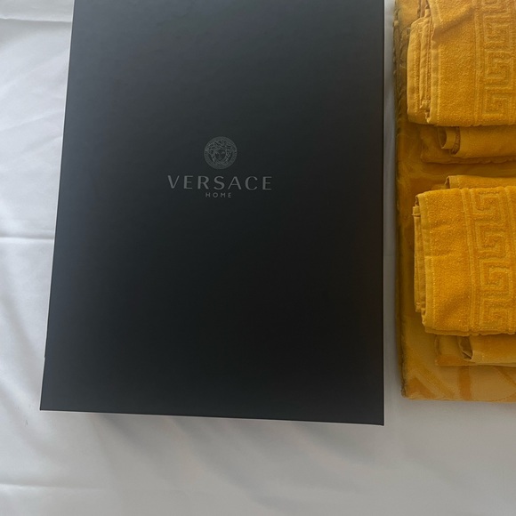 VERSACE MEDUSA BATH TOWEL SET - Picture 4 of 10